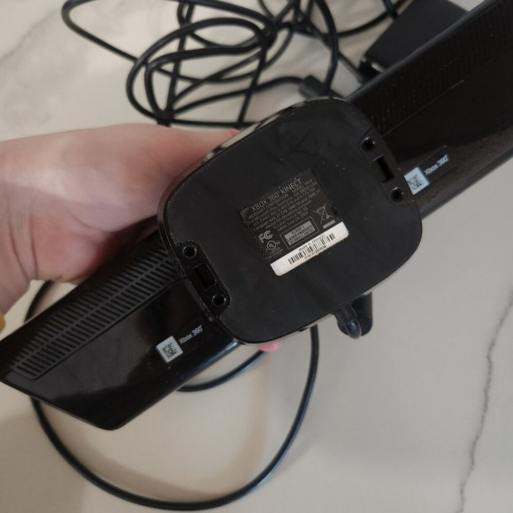 Microsoft Xbox 360 Kinect Sensor and‎ Controller Bundle - Picture 3 of 9